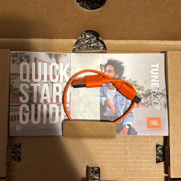 JBL 520BT Headphones - Picture 11 of 12